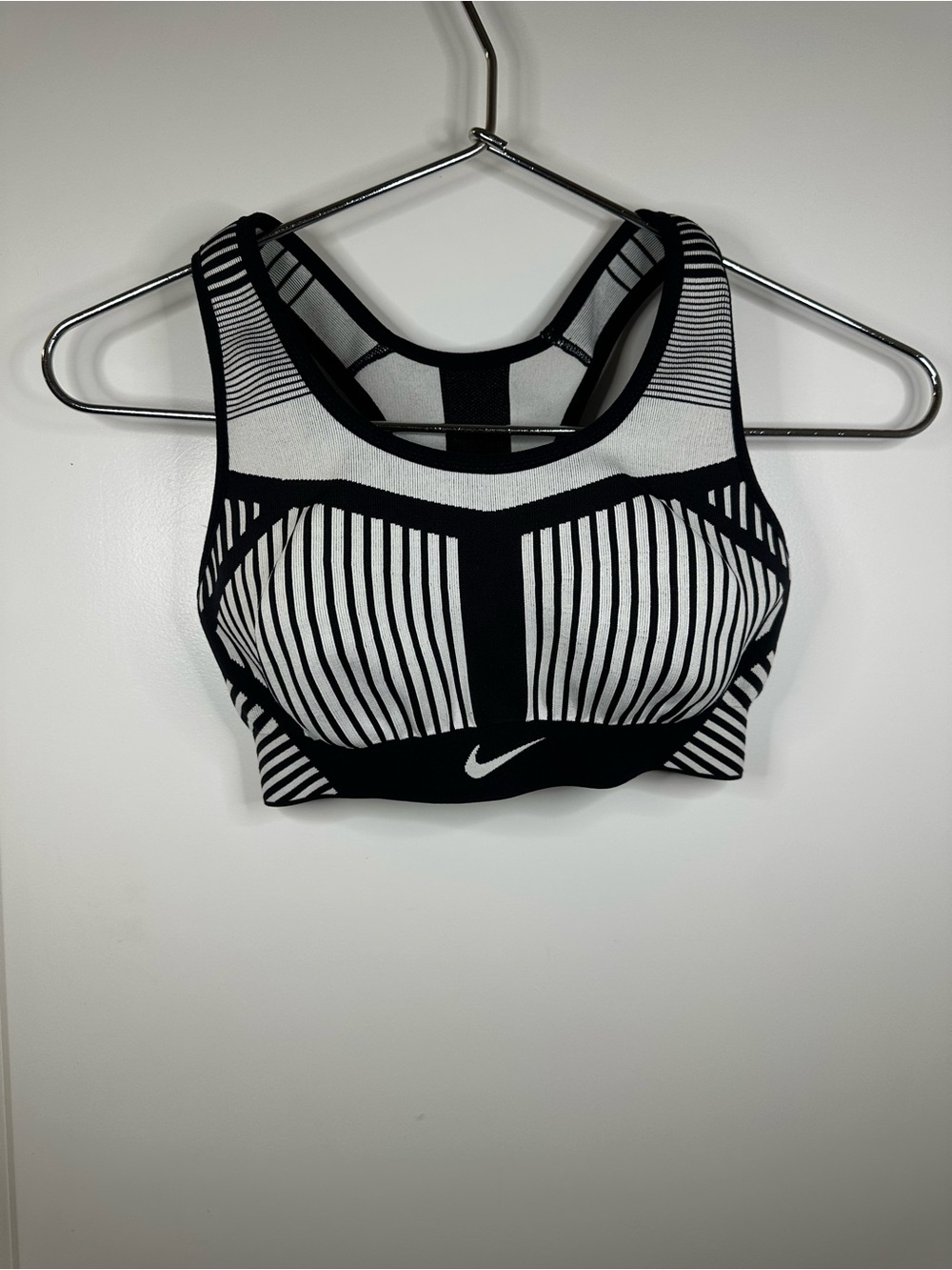 Nike FE/NOM Flyknit sports bra | Black white Striped | XS
